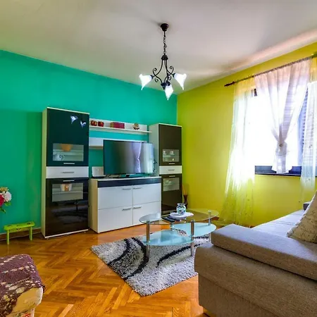 Una, Guest house